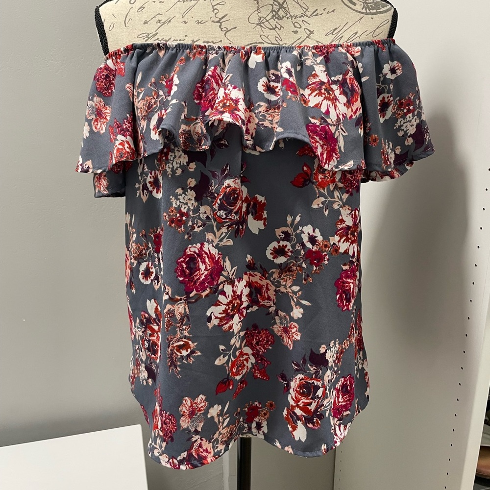 Xhilaration | Woman’s off the shoulder top | size medium